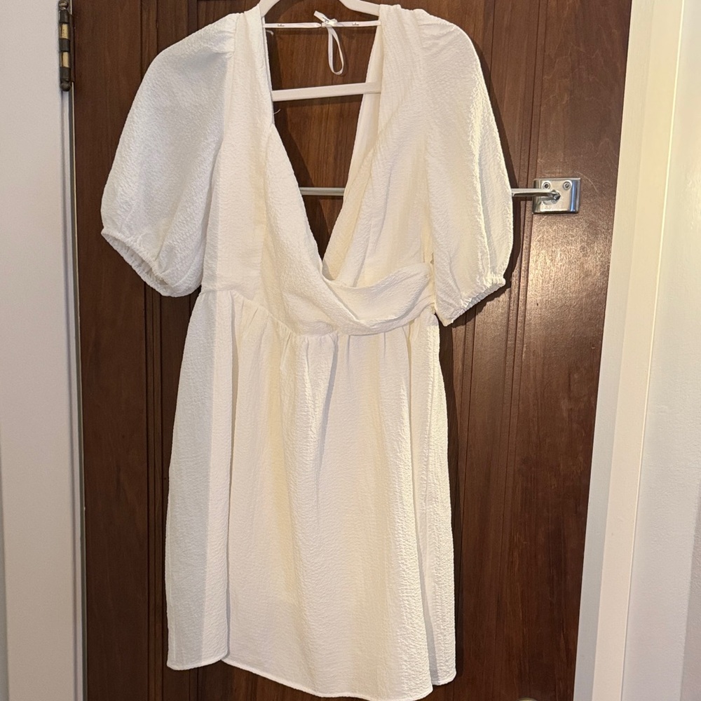 Lulu's white puff sleeve Dress